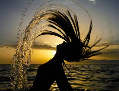 Capelli protetti: i segreti per una chioma splendente durante l’estate